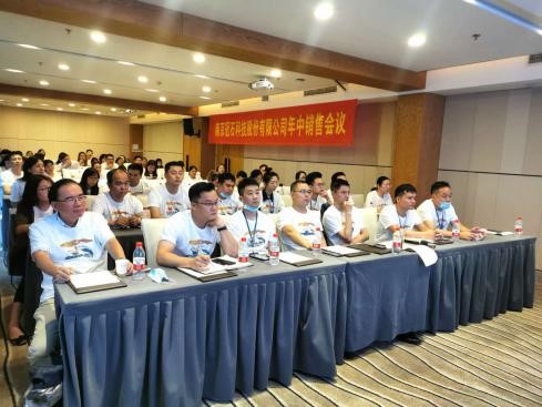 乘風(fēng)破浪，攜手共進(jìn)